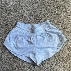lululemon Hotty Hot low-rise short 2.5”